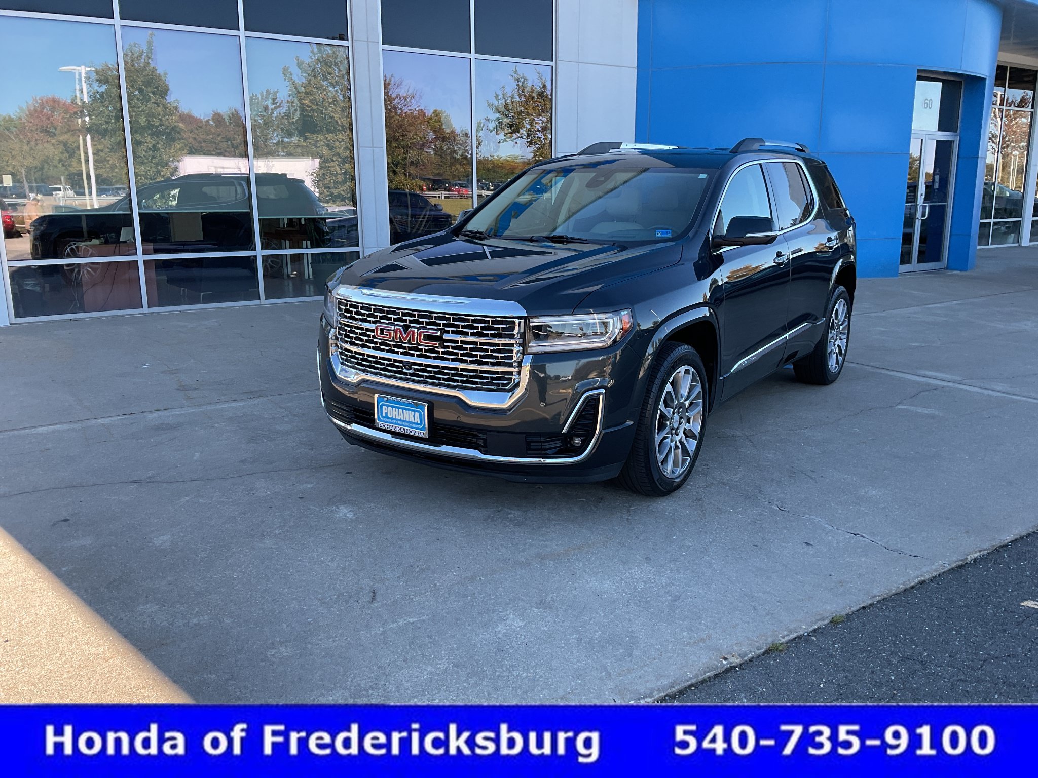 Used 2023 GMC Acadia Denali w/ Denali Ultimate Package FWD image 2
