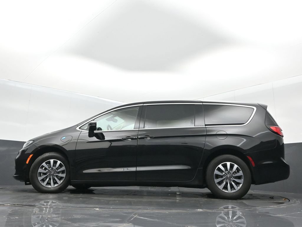 Certified 2024 Chrysler Pacifica Select image 32