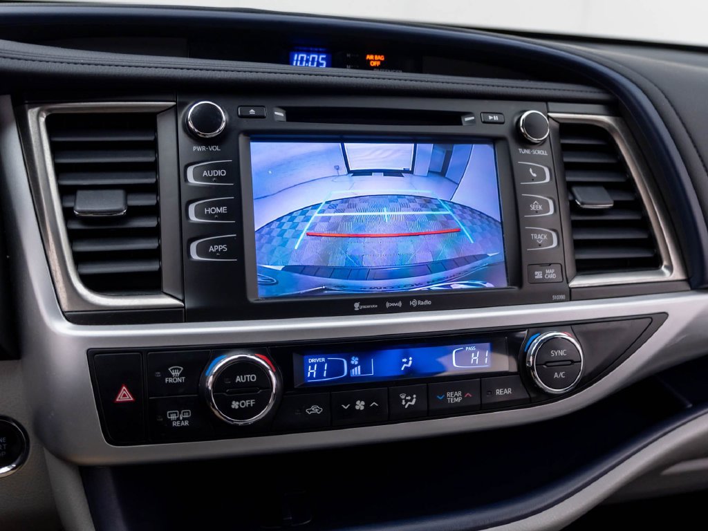 Used 2019 Toyota Highlander XLE AWD/4WD image 32