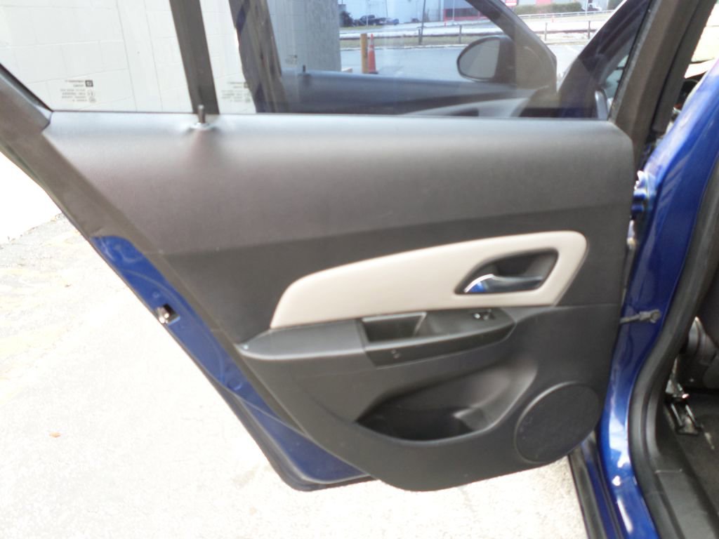 Used 2013 Chevrolet Cruze LS image 13