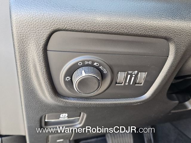 New 2025 Jeep Grand Cherokee Altitude image 25