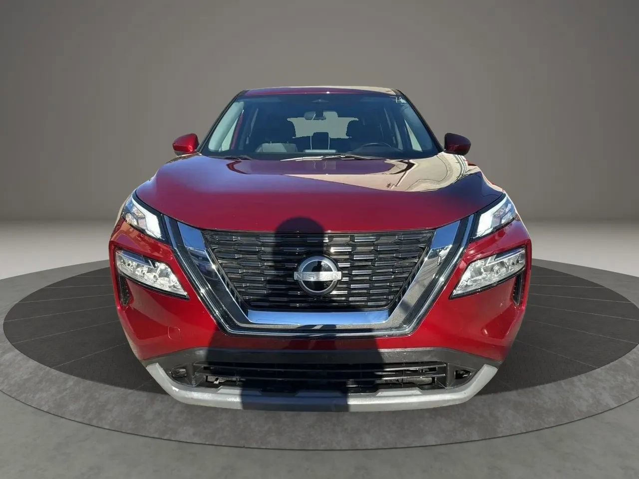 Used 2023 Nissan Rogue SV image 2