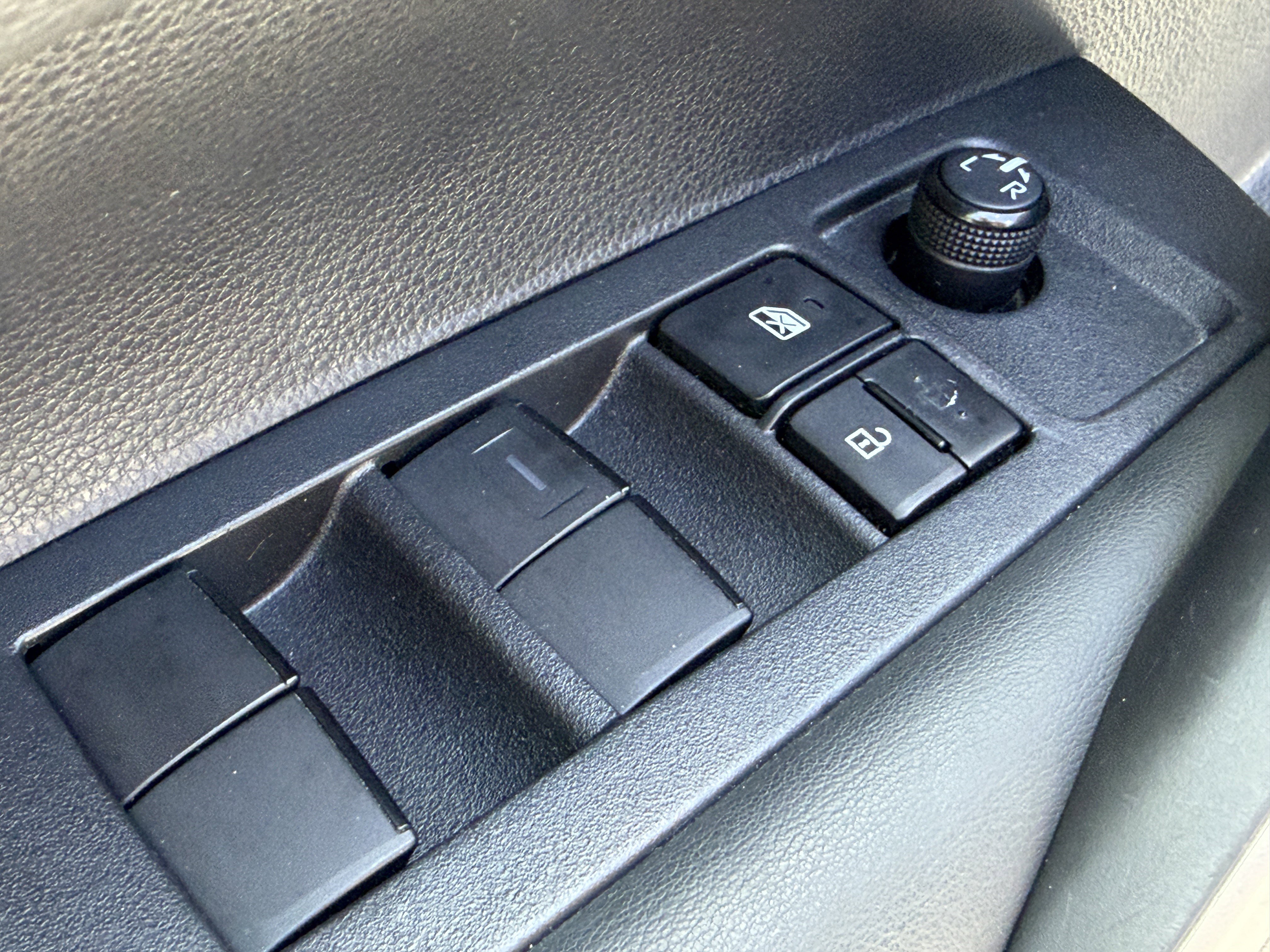 Used 2021 Toyota Corolla SE FWD image 13