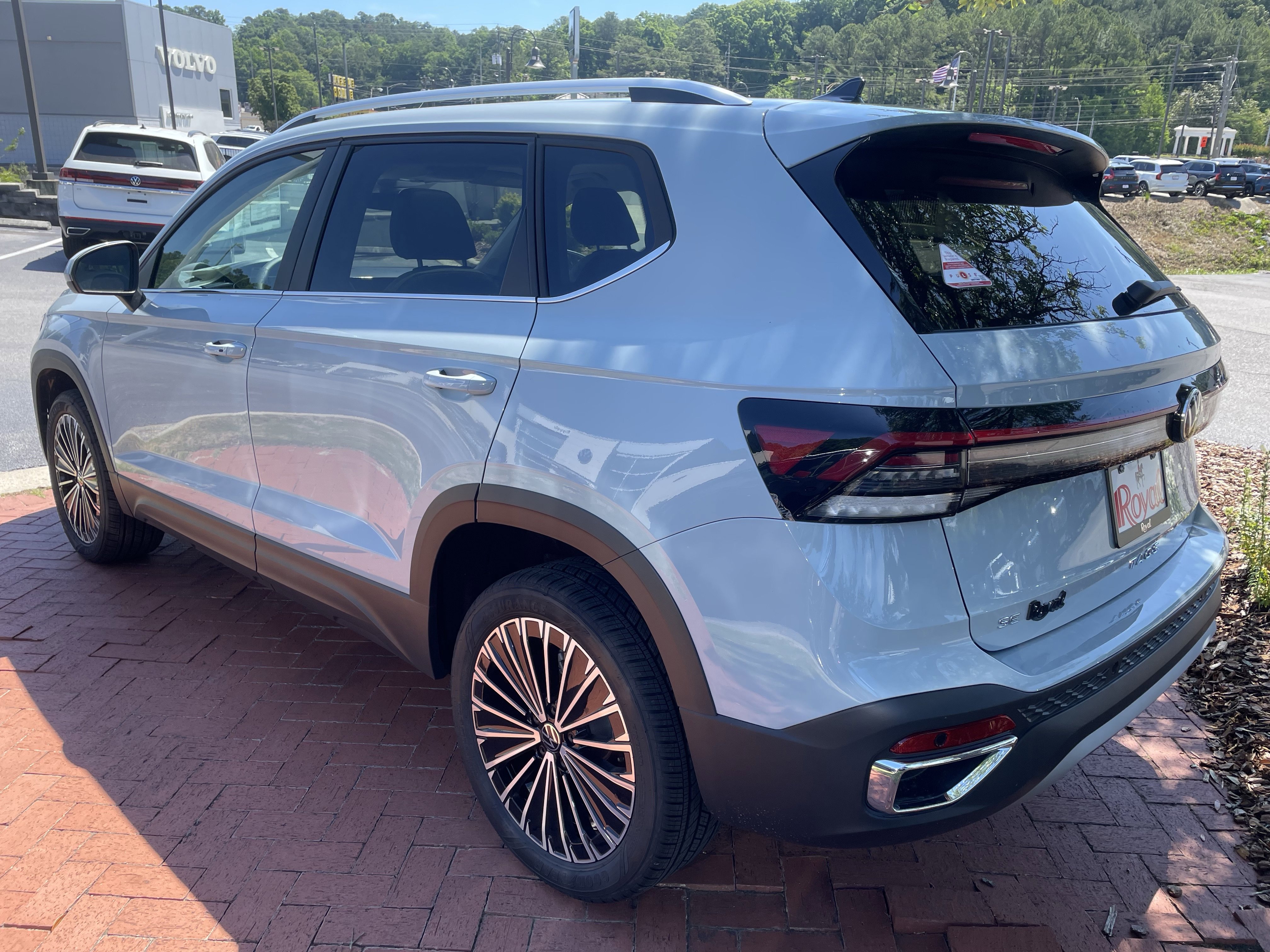 New 2026 Volkswagen Taos SE FWD image 6