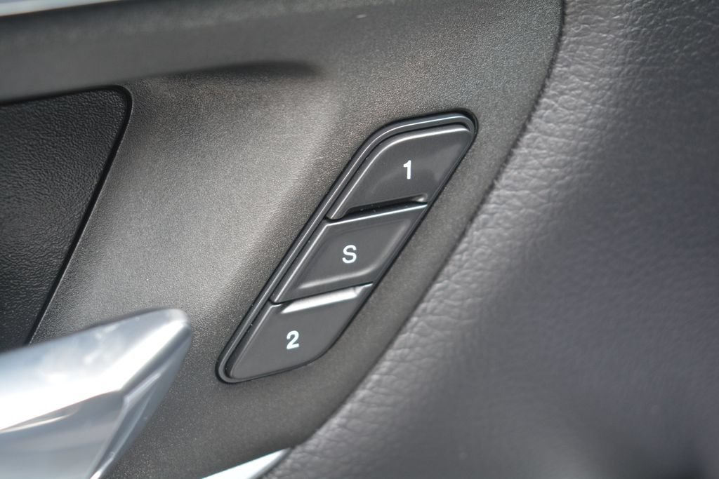 Used 2024 RAM 1500 Laramie AWD/4WD image 8