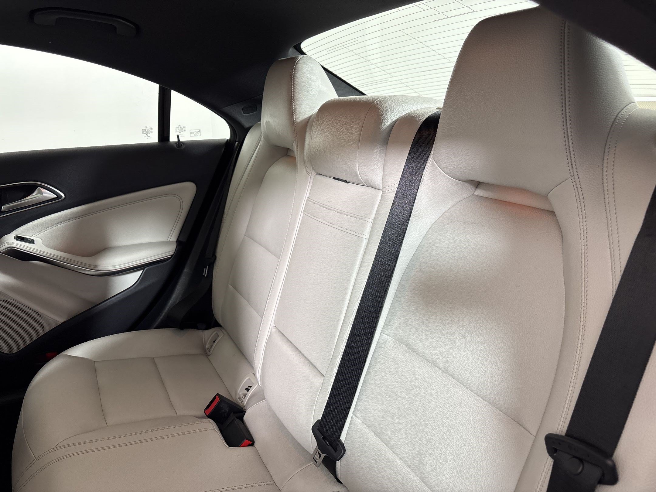 Used 2015 Mercedes-Benz CLA 250 image 26