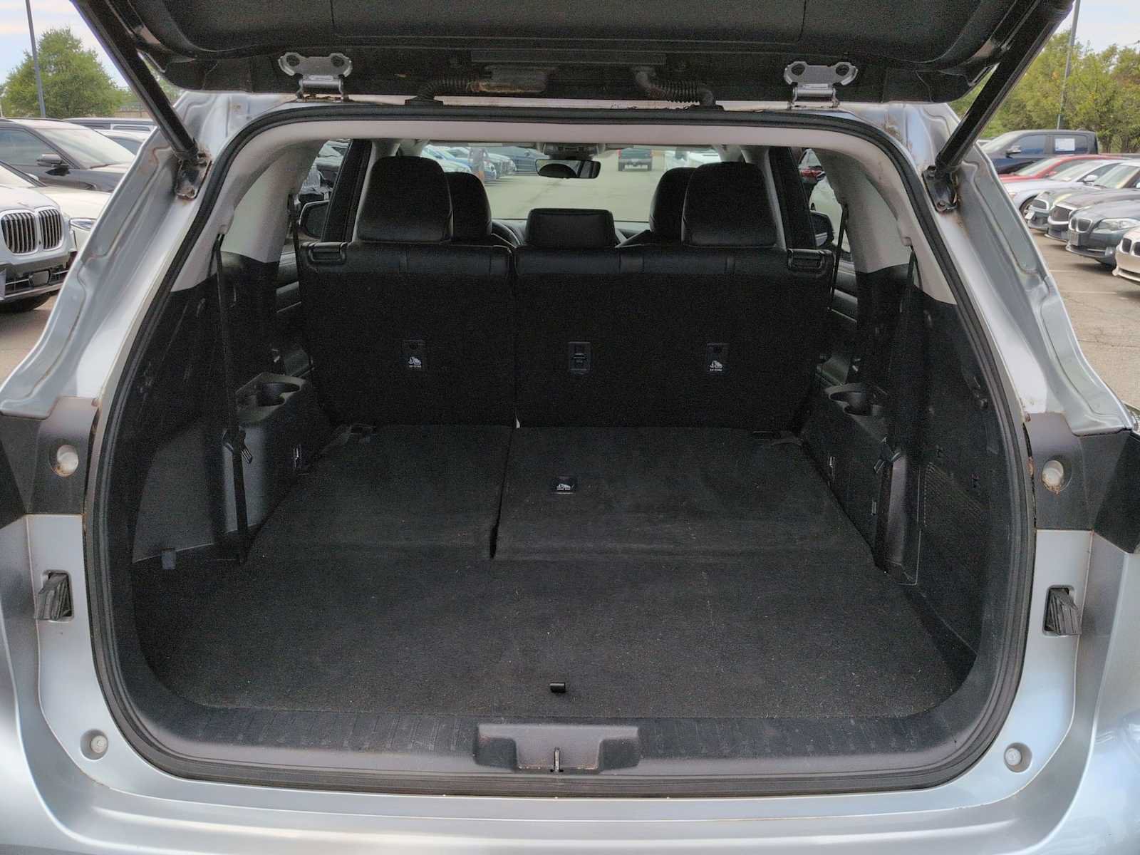 Used 2021 Toyota Highlander XLE FWD image 35