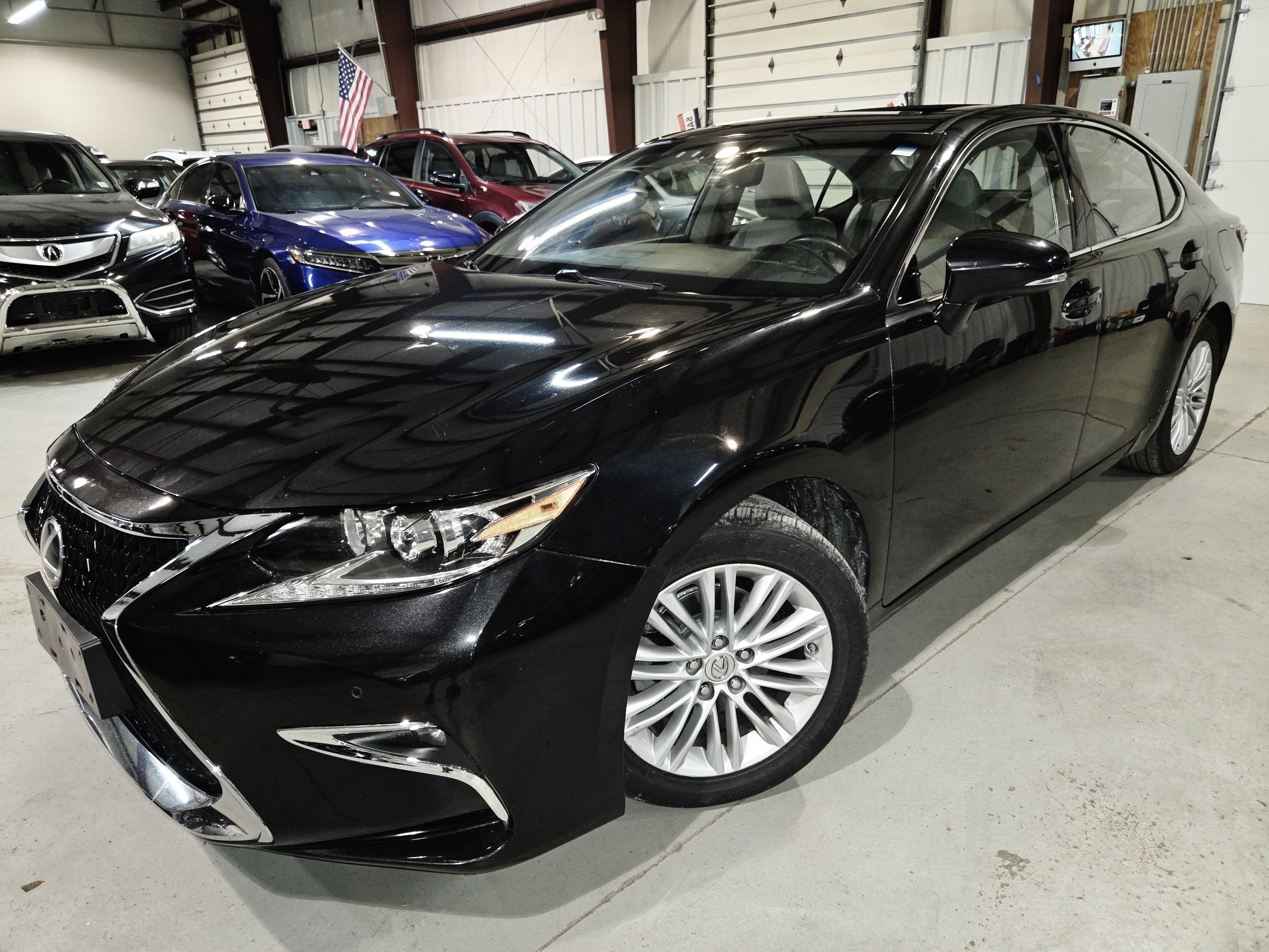Used 2016 Lexus ES 350 w/ Premium Package w/Wood Trim FWD image 1
