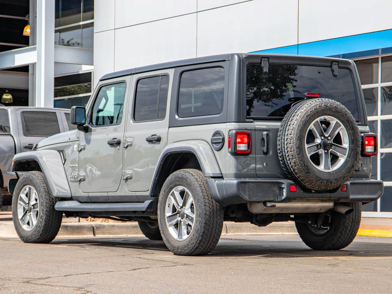 Used 2019 Jeep Wrangler Unlimited Sahara AWD/4WD image 3