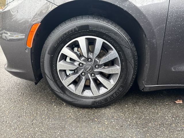 Used 2021 Chrysler Pacifica Touring-L image 30