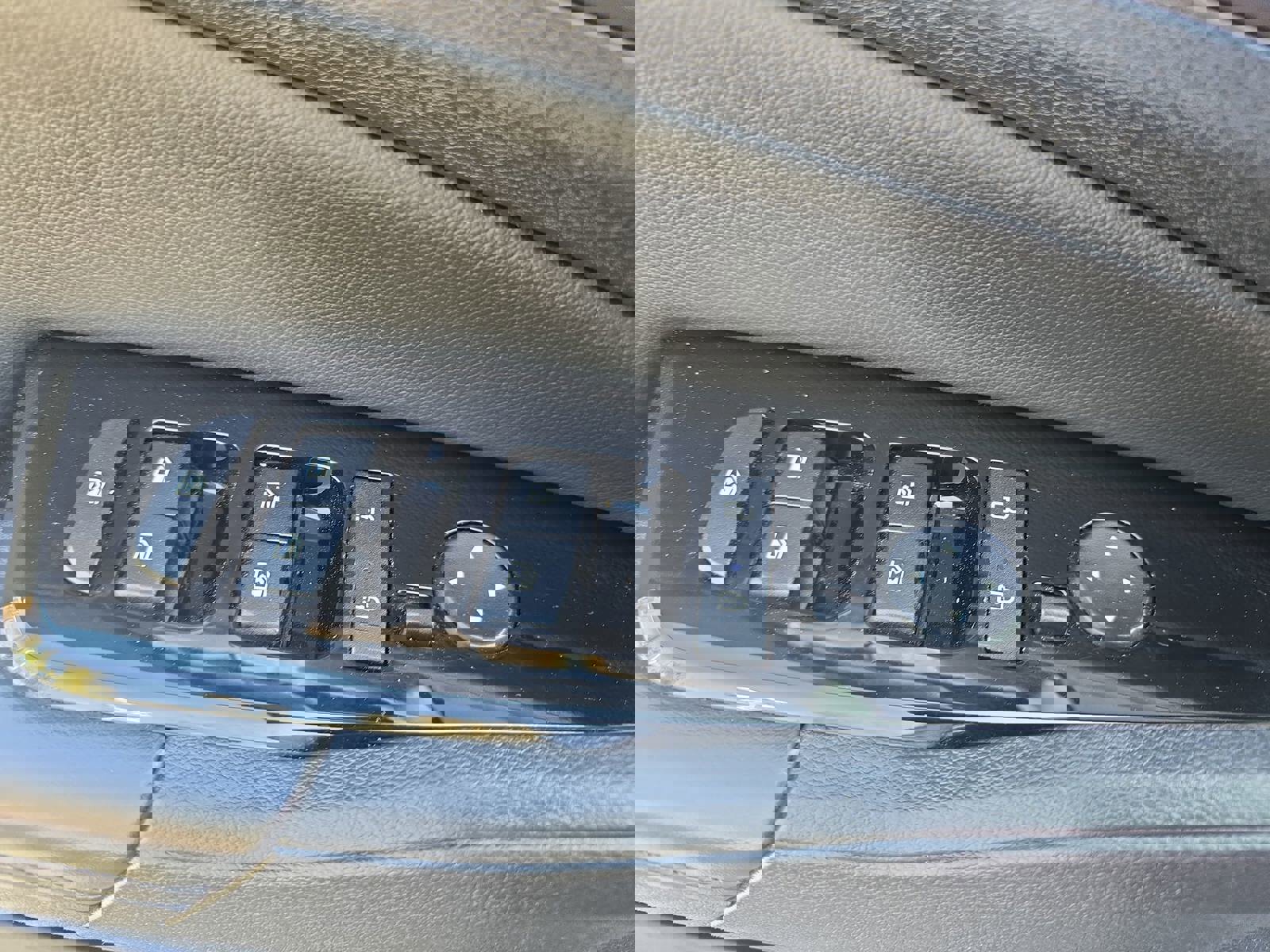 Used 2024 Kia Sportage EX image 29