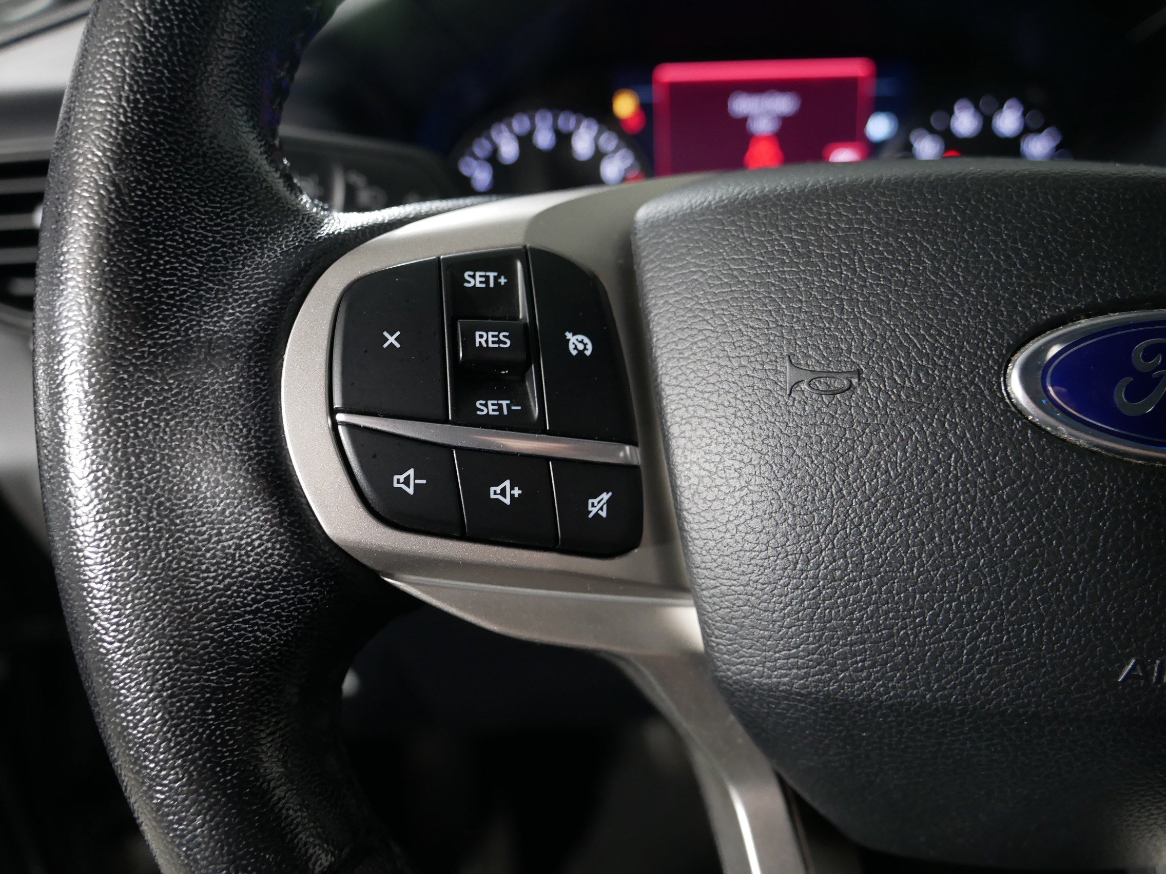 Used 2021 Ford Explorer XLT AWD/4WD image 27