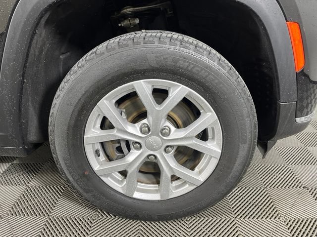 Used 2023 Jeep Grand Cherokee L Limited AWD/4WD image 9