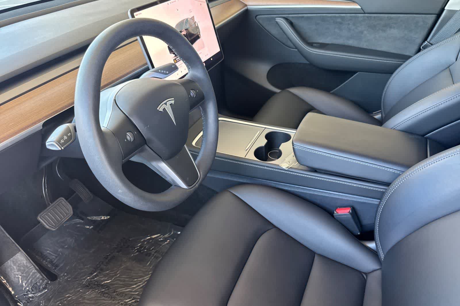 Used 2024 Tesla Model Y Long Range AWD/4WD image 11