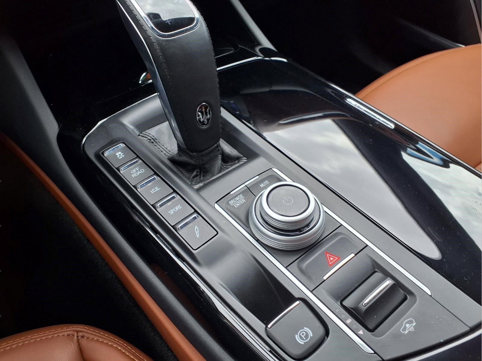 Used 2022 Maserati Levante Modena AWD/4WD image 15