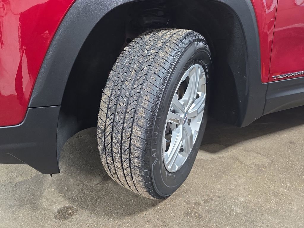 Used 2024 GMC Terrain SLE w/ Driver Convenience Package image 31