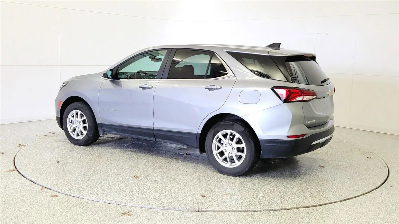 Used 2024 Chevrolet Equinox LT w/ LPO, Floor Liner Package image 5