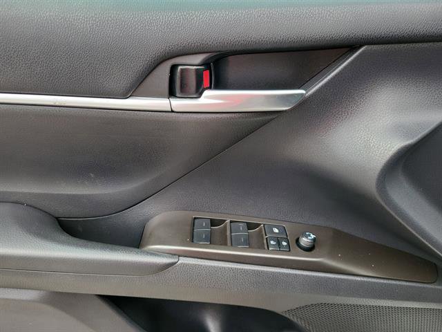 Used 2023 Toyota Camry SE image 6