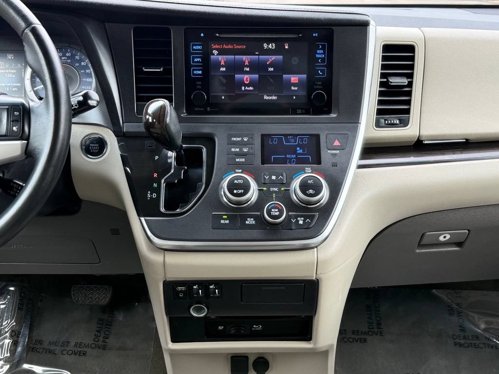 Used 2015 Toyota Sienna XLE Premium AWD/4WD image 28