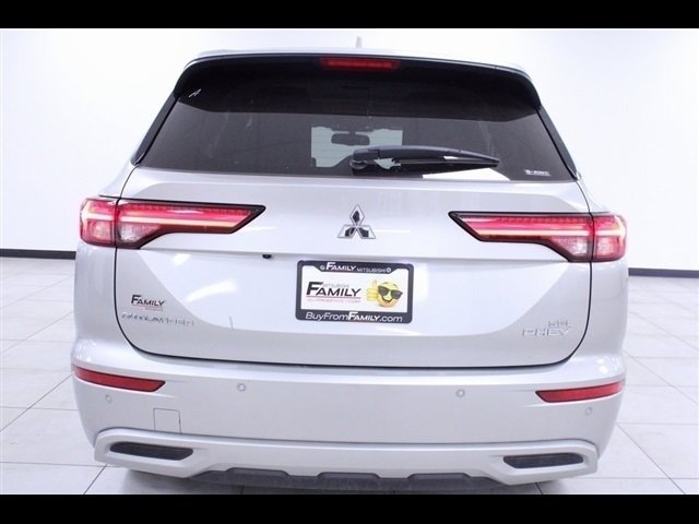 Used 2023 Mitsubishi Outlander SEL image 6