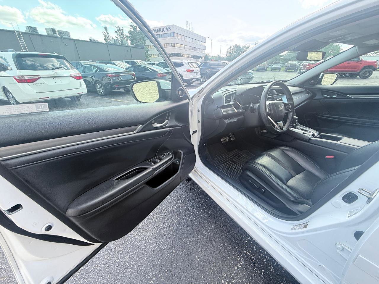 Used 2019 Honda Civic Touring image 6