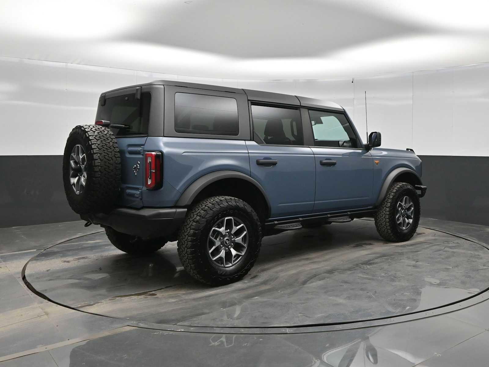 Used 2024 Ford Bronco Badlands image 7