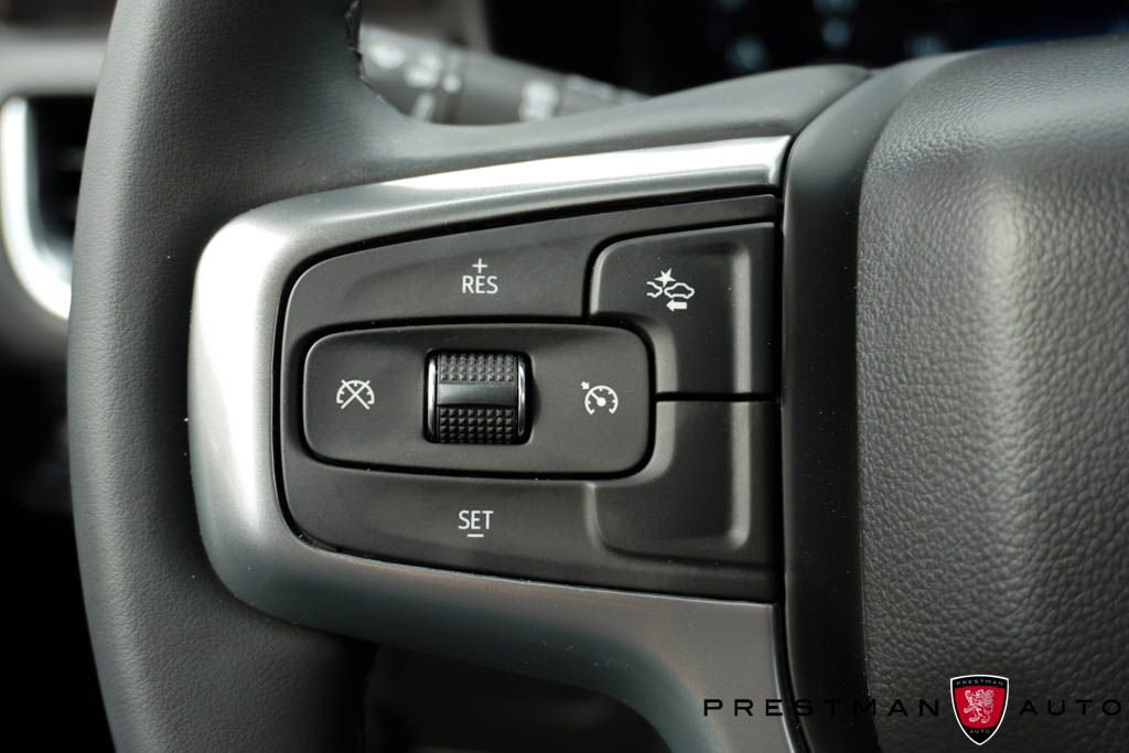 Used 2024 Chevrolet Suburban Z71 image 27