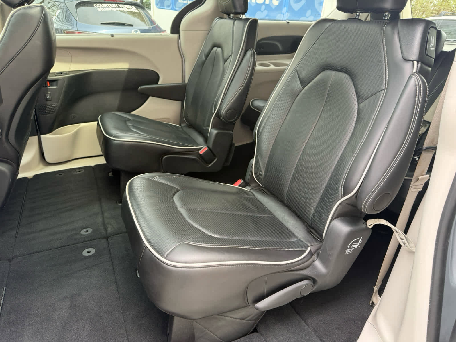 Used 2024 Chrysler Pacifica Limited FWD image 5