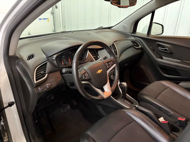 Used 2020 Chevrolet Trax LT w/ LT Convenience Package AWD/4WD image 27