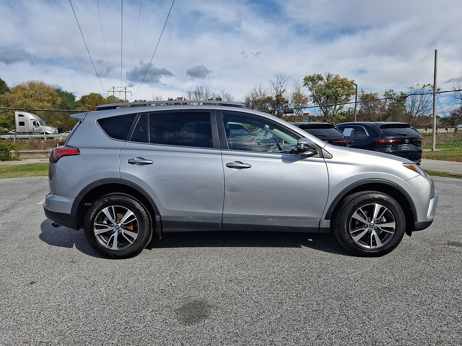 Used 2018 Toyota RAV4 XLE image 8