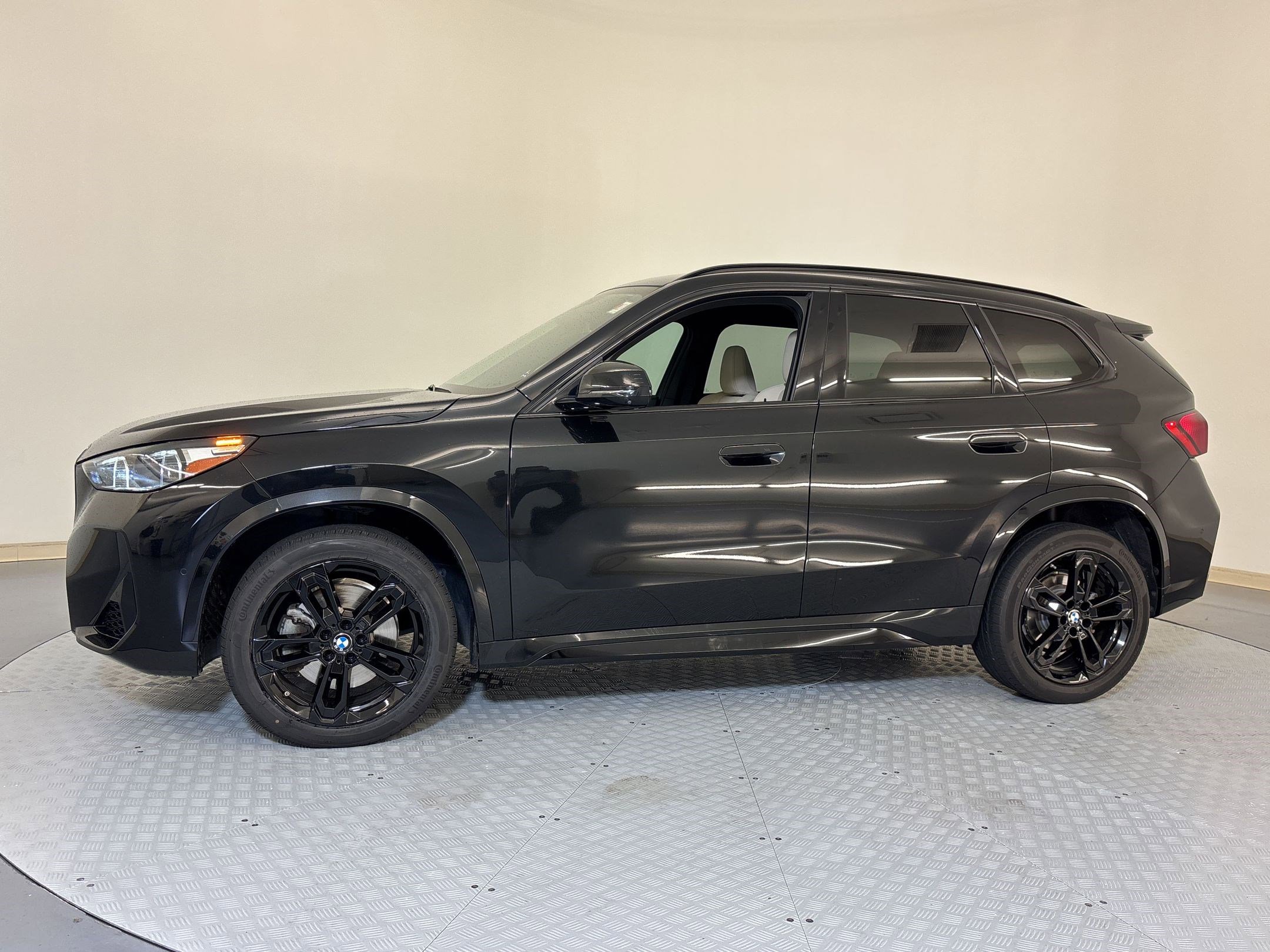 Certified 2023 BMW X1 xDrive28i w/ Premium Package image 2
