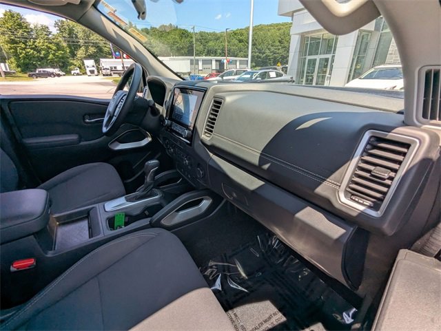Used 2022 Nissan Frontier SV w/ Technology Package image 23