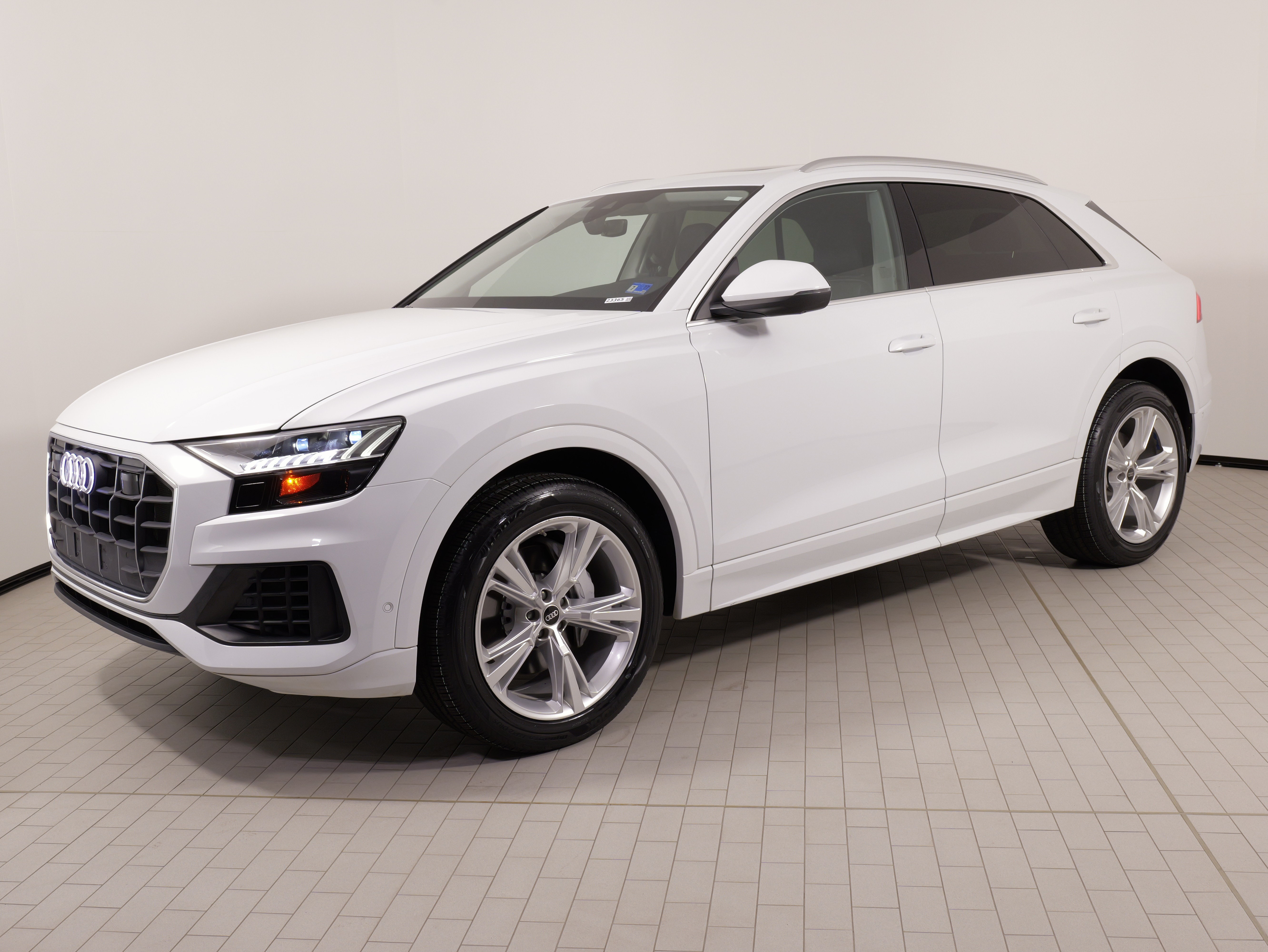 Used 2023 Audi Q8 Premium Plus w/ Premium Plus Package AWD/4WD image 3