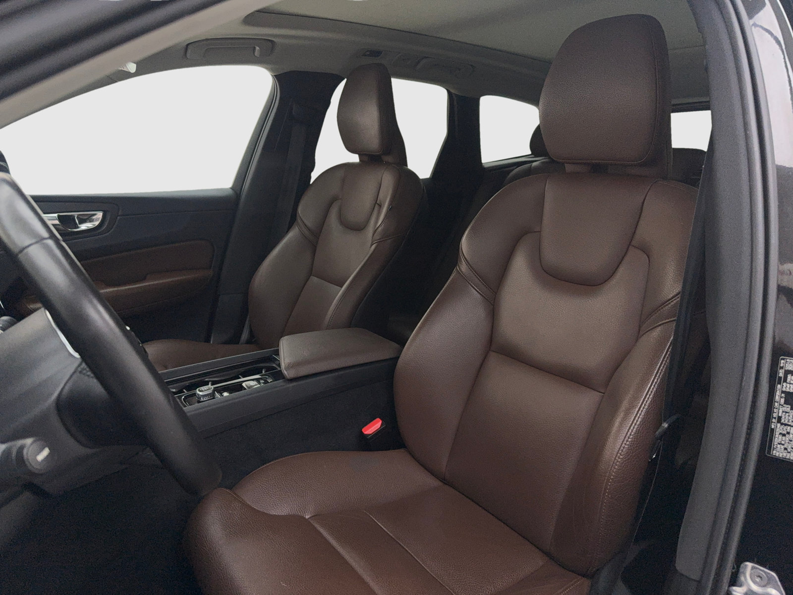Used 2019 Volvo XC60 T5 Momentum w/ Multimedia Package FWD image 18