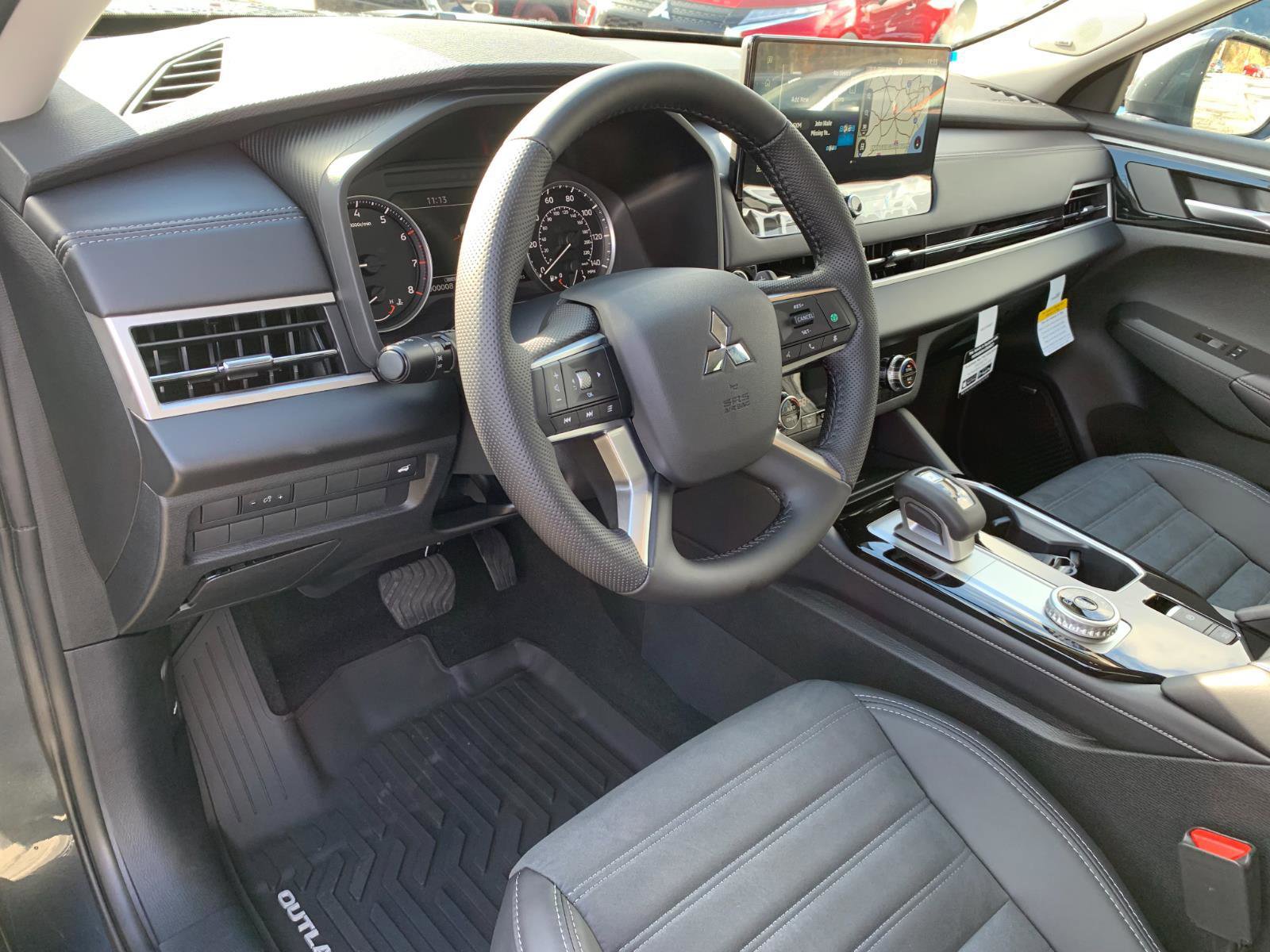 New 2025 Mitsubishi Outlander SE image 12