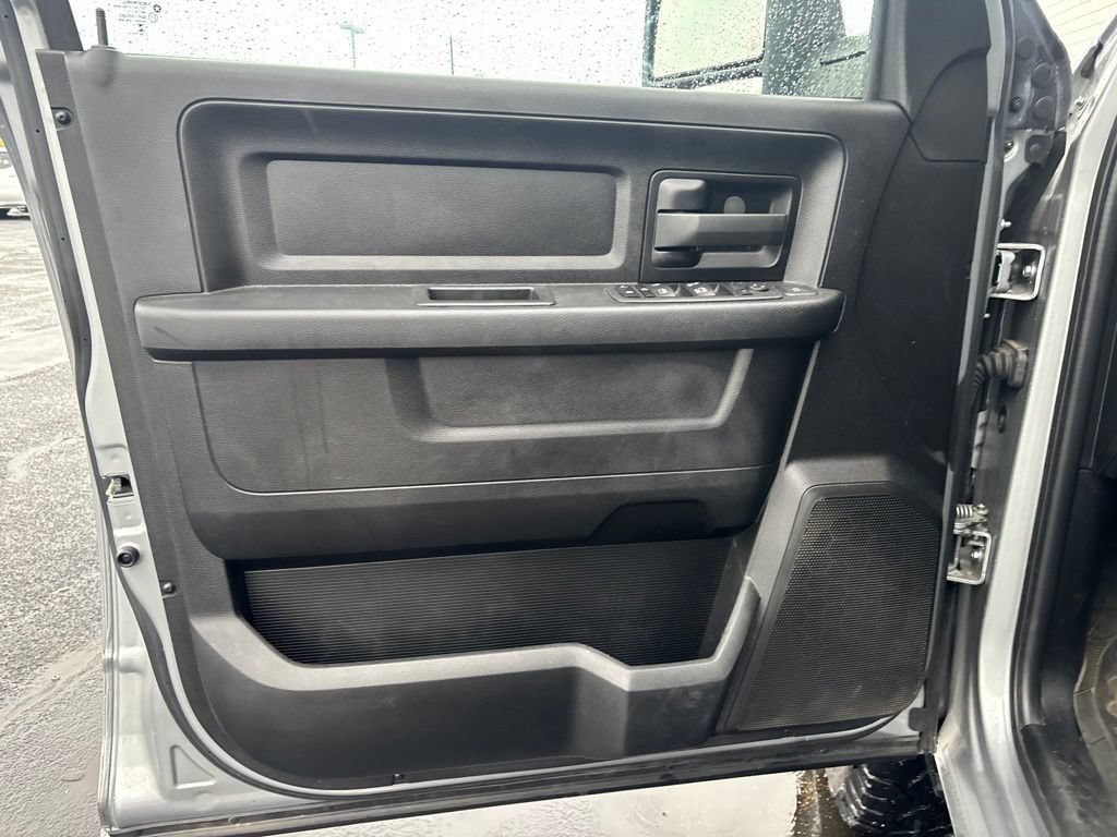 Used 2024 RAM 2500 Tradesman w/ Chrome Appearance Group AWD/4WD image 8