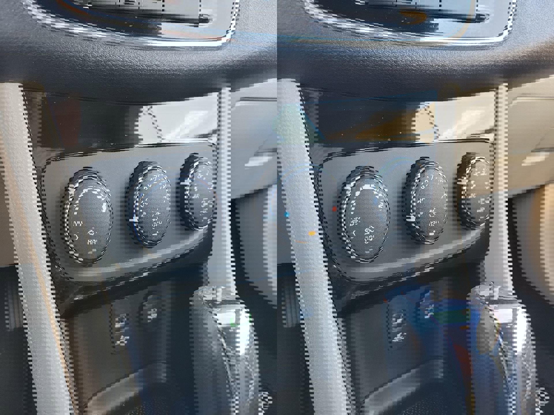 Used 2014 Chrysler 200 Touring image 21