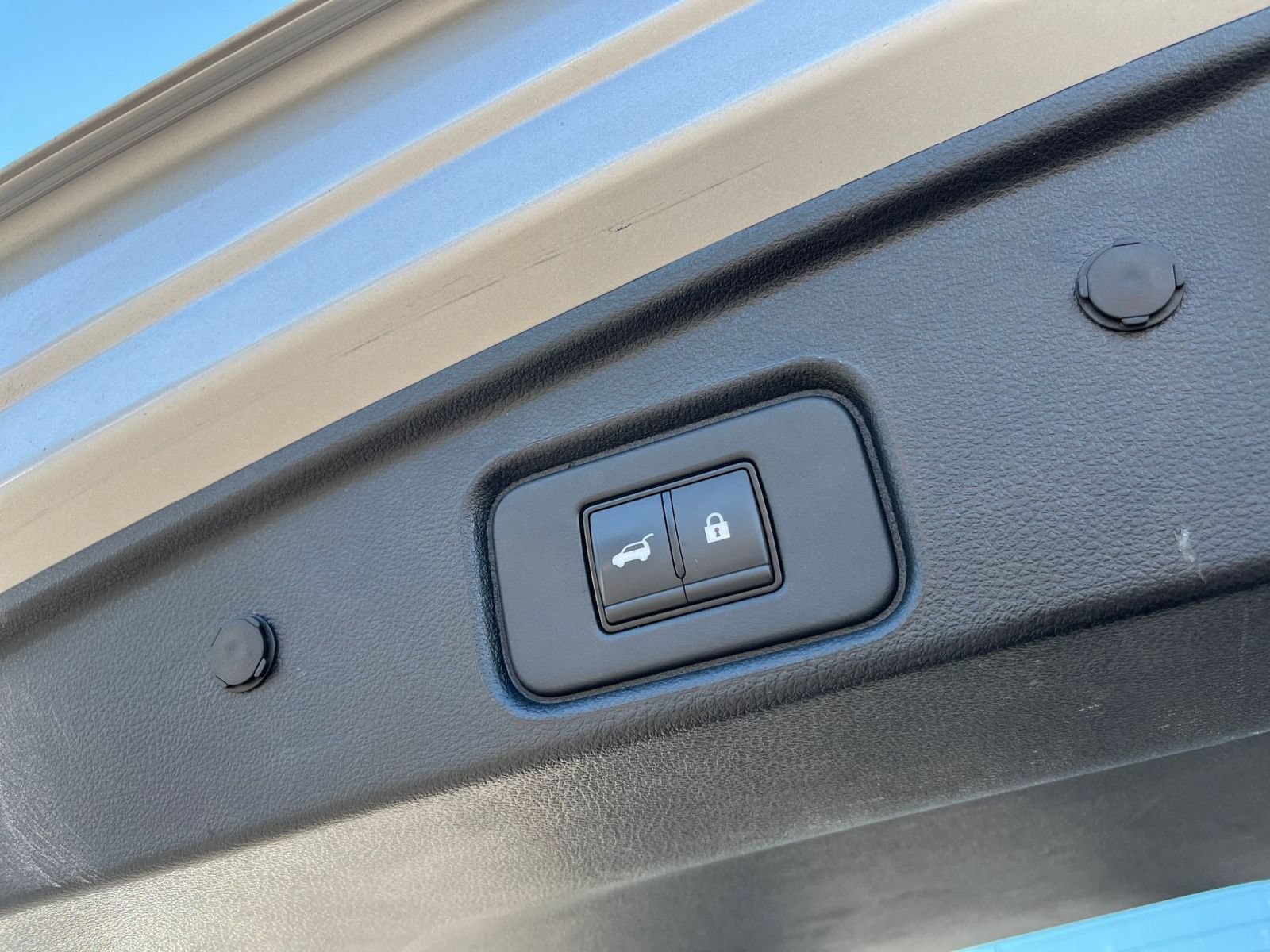 Used 2025 Nissan Pathfinder SV AWD/4WD image 19