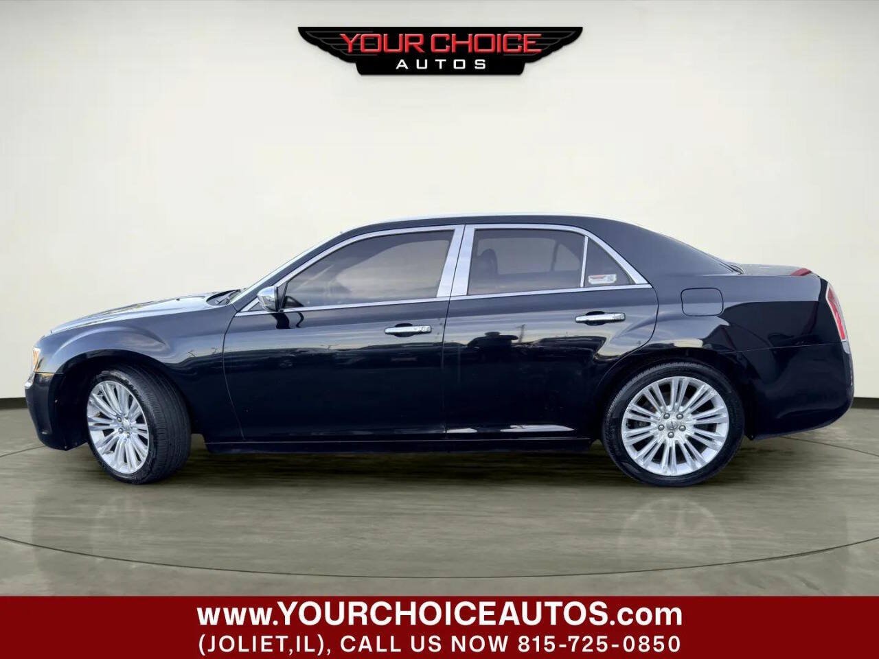 Used 2011 Chrysler 300 Limited RWD image 2