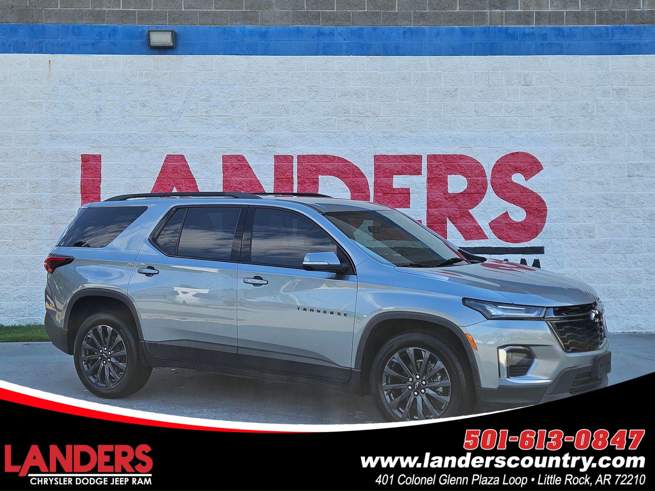 Used 2023 Chevrolet Traverse RS
