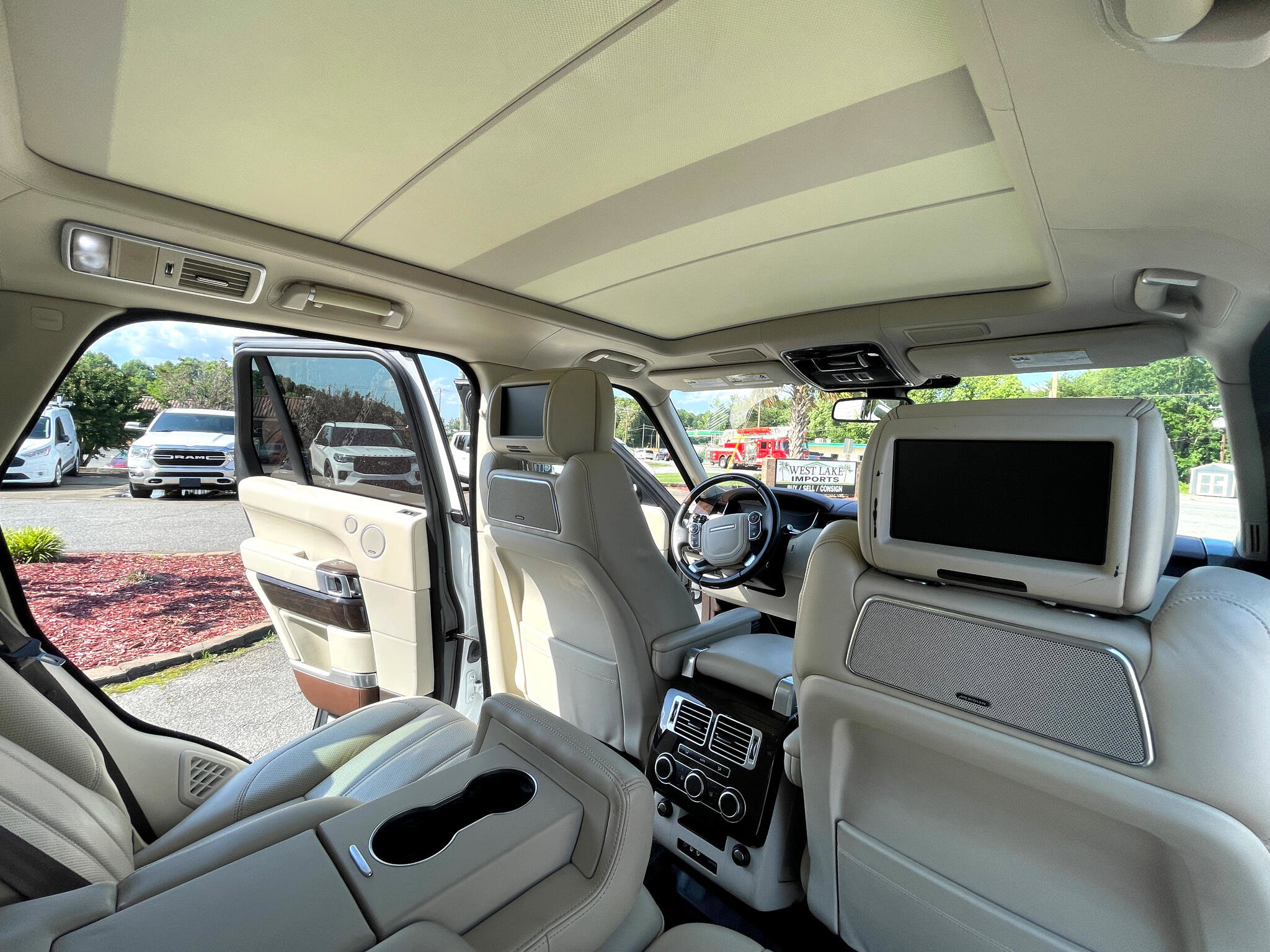 Used 2015 Land Rover Range Rover Autobiography image 24