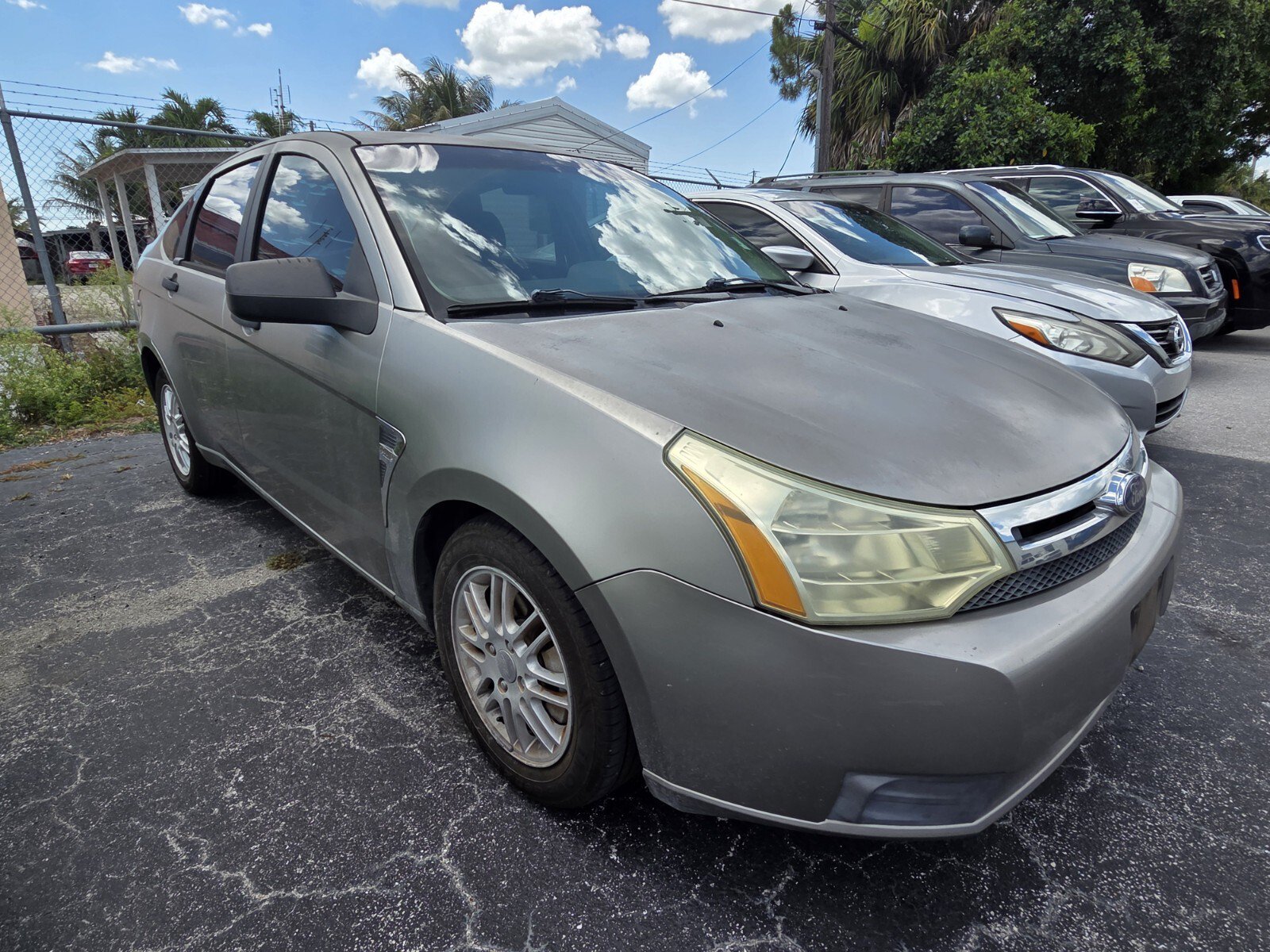 Used 2008 Ford Focus SE FWD image 2