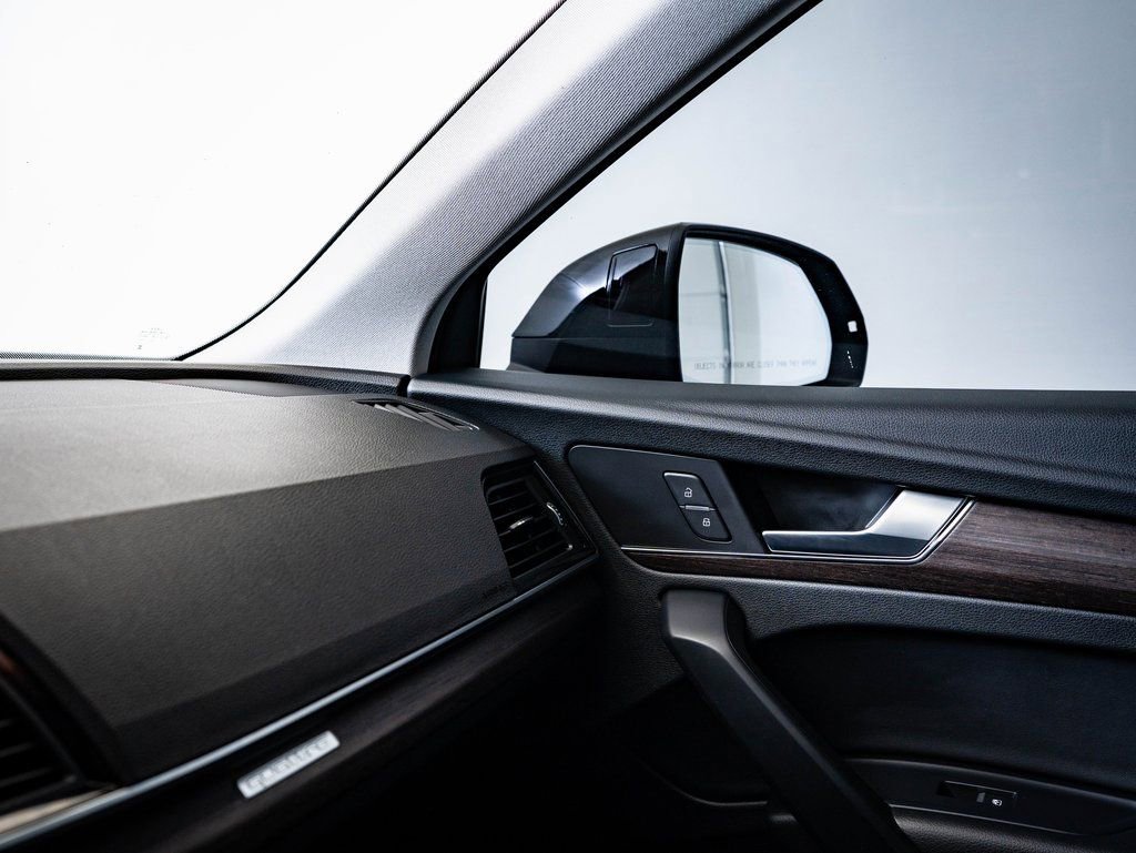 Certified 2025 Audi Q5 2.0T Premium w/ Convenience Plus Package image 32