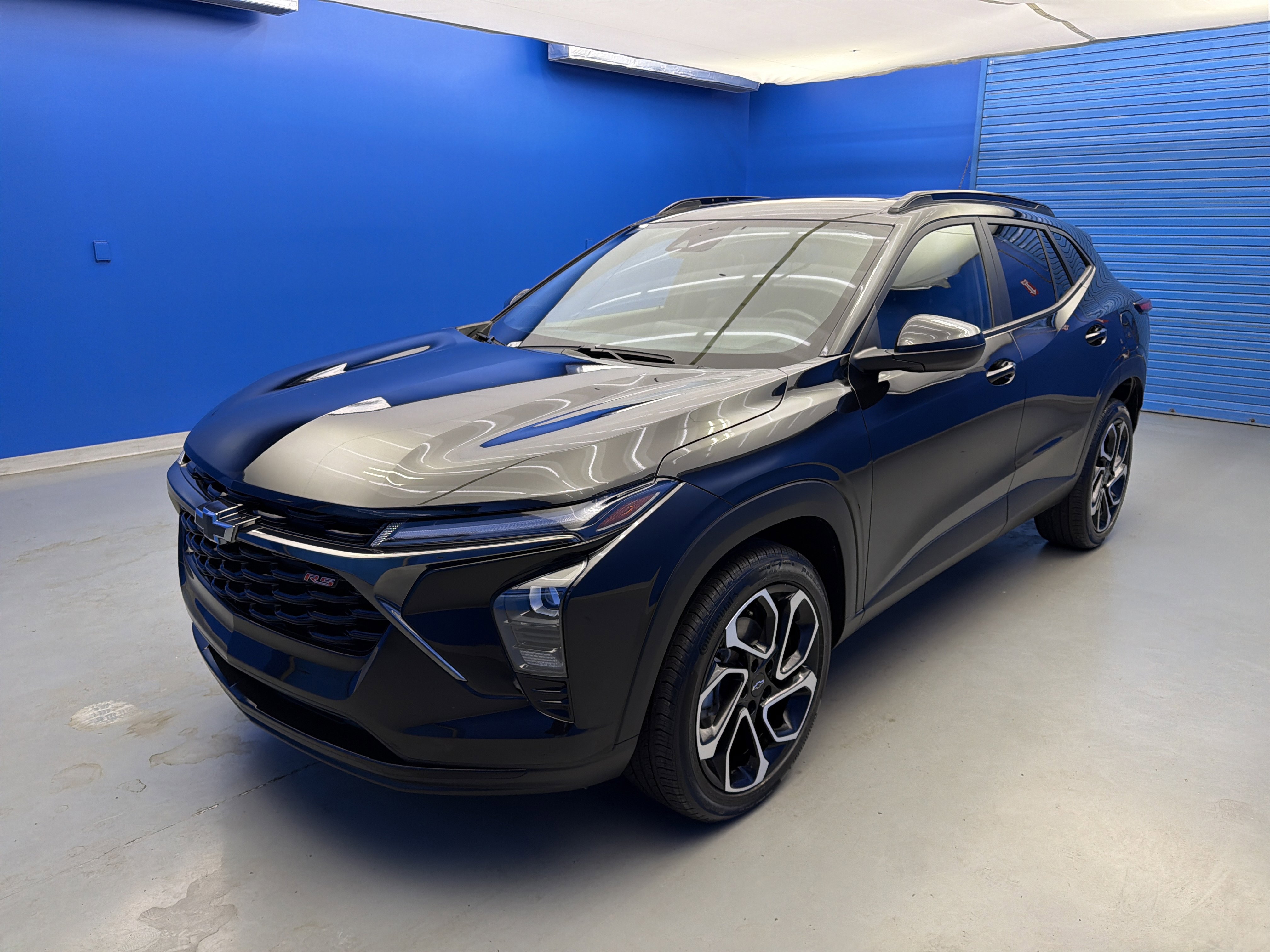 Used 2024 Chevrolet Trax RS w/ Sunroof Package FWD image 4