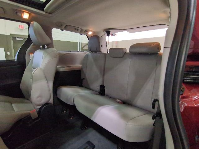Used 2019 Toyota Sienna Limited AWD/4WD image 11