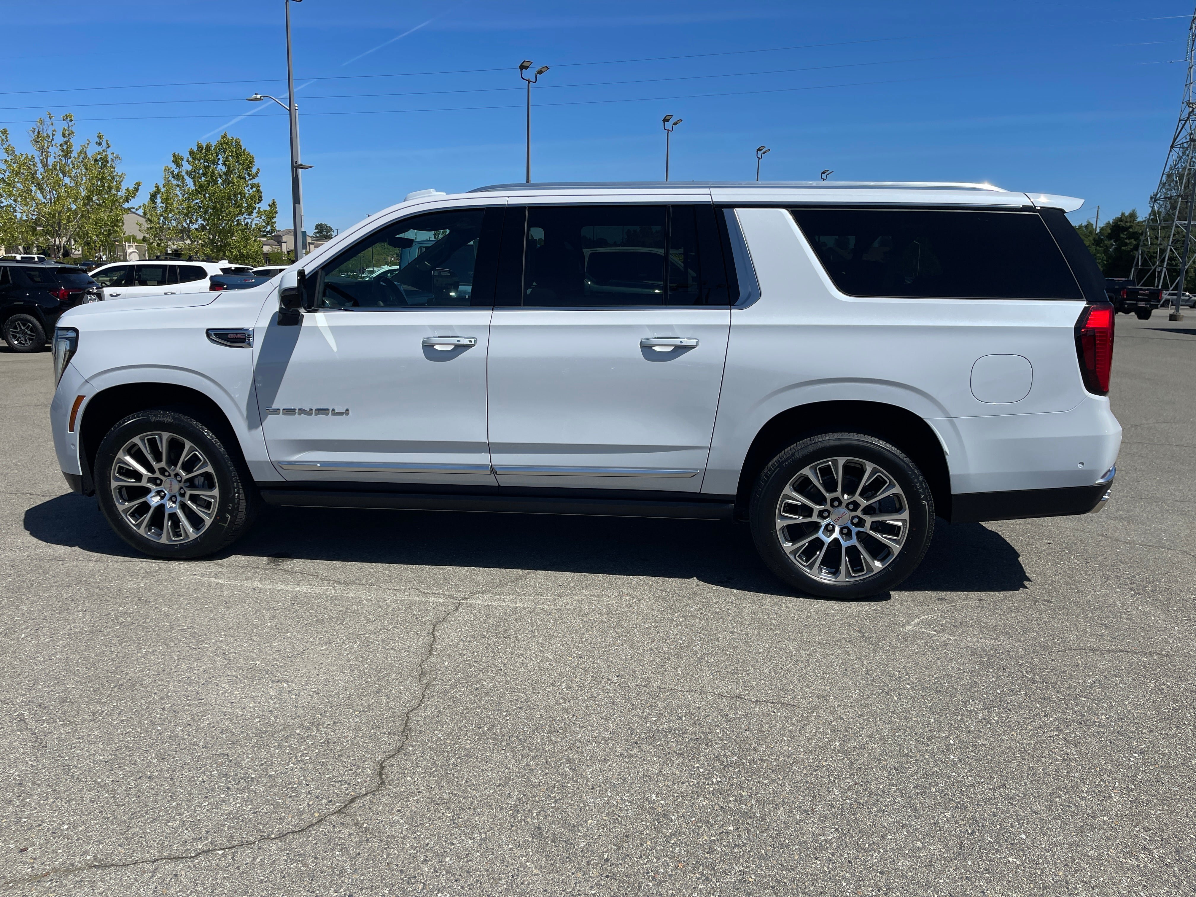 New 2026 GMC Yukon XL Denali AWD/4WD image 8