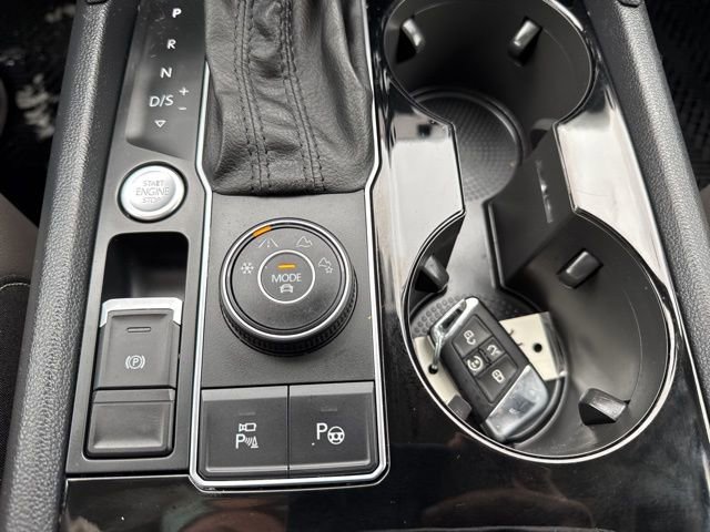 Used 2021 Volkswagen Atlas SEL Premium image 9