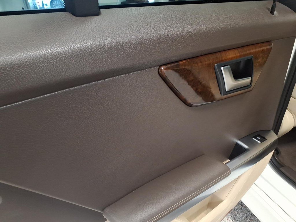 Used 2015 Mercedes-Benz GLK 350 4MATIC image 19