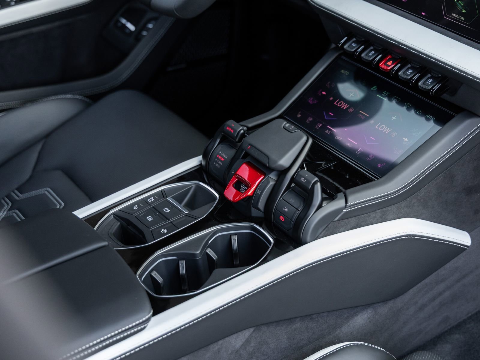 Used 2025 Lamborghini Urus SE AWD/4WD image 34