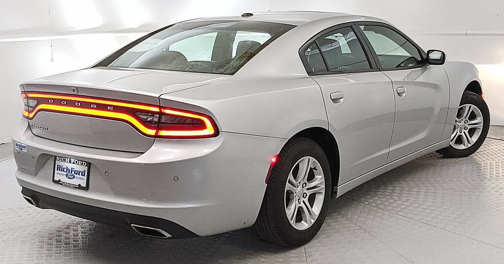 Used 2020 Dodge Charger SXT w/ Leather Interior Group RWD image 3